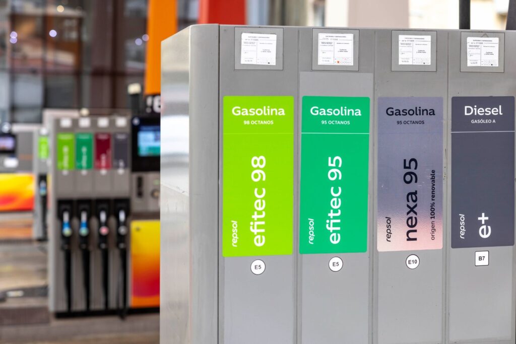 Dispensador de gasolina Nexa 95 de Repsol, combustible 100% renovable utilizado en el programa piloto de BMW, Toyota, Bosch y Repsol.